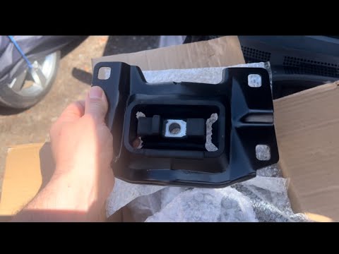 Видео: 08 Замена опоры коробки передач Mazda 3.