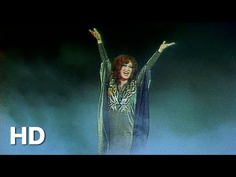 Видео: Алла Пугачёва - Айсберг (Official HD Video) [«Новогодний аттракцион»]