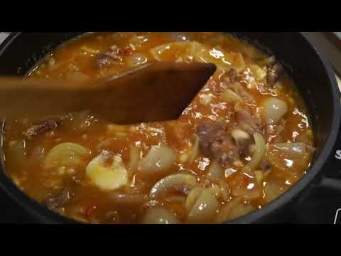 Видео: Яхния-Лук Яхния-Рецепта за Лук Яхния-Полезна и Много Вкусна Яхния-Как да си зготвим яхния -лук ENG S