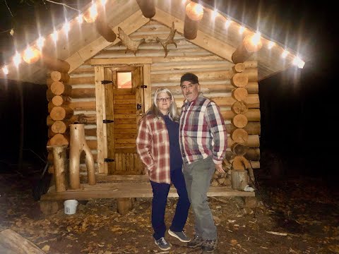 Видео: Традиционное блюдо Ньюфаундленда в удалённом бревенчатом домике, удалённом от цивилизации. Мёд из...