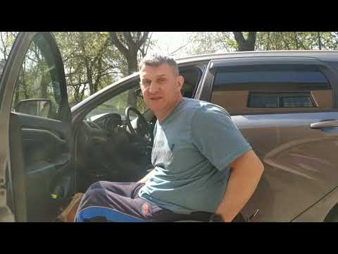 Видео: Как убрать инвалидную коляску в машину самому