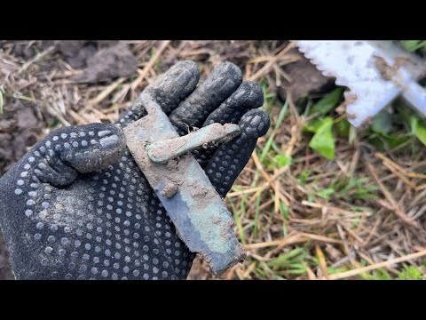 Видео: ЧЕГО ЗДЕСЬ ТОЛЬКО НЕТ! НА ПОЛЕ СПЛЕТАЛОСЬ МНОЖЕСТВО ДОРОГ! КОП! METAL DETECTING