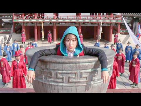 Видео: Старшеклассница случайно переносится в древнюю эпоху становясь игрушкой короля)