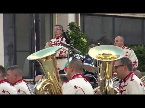 Видео: "Пролетни мечти", изпълнява Гвардейски духов оркестър