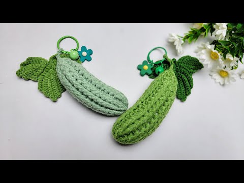 Видео: Как связать забавную горькую тыкву с листьями | Урок крючком