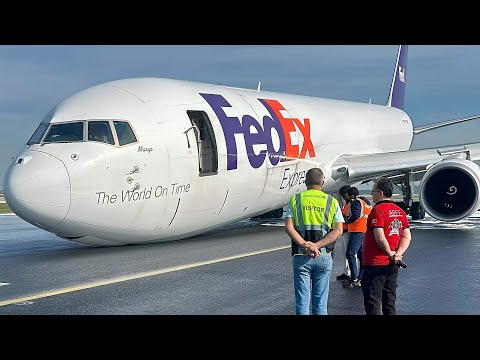 Видео: ЕП 11: Опасно ли е кацането без колесник?