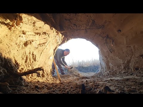 Видео: Создание земляной пещеры, пещеры с камином, Навыки выживания, Одиночное занятие в лесу, Кемпинг