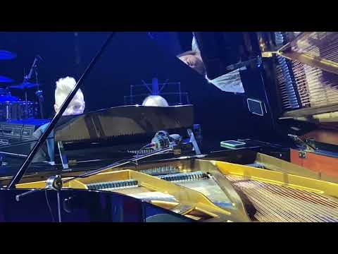 Видео: Александр Лисихин и Анна Шмидт - Поём с залом 11 декабря 2024