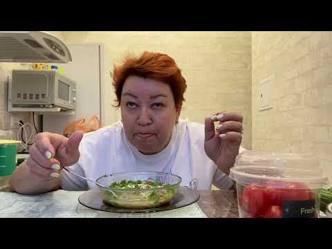 Видео: МУКБАНГ НА НОЧЬ ГЛЯДЯ! ПИРОЖНОЕ НЫНЧЕ НЕ ТО...