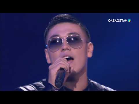 Видео: «Backstreet Boys»-тың жанкүйері Омар сүйікті тобының әнін орындады