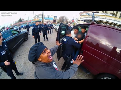 Видео: Женщина понимает, что всю ее семью депортируют