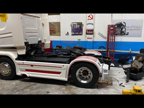 Видео: Scania R730 как покрасить в два цвета модель 🖌️ 1:14 Tamiya modell lackieren 