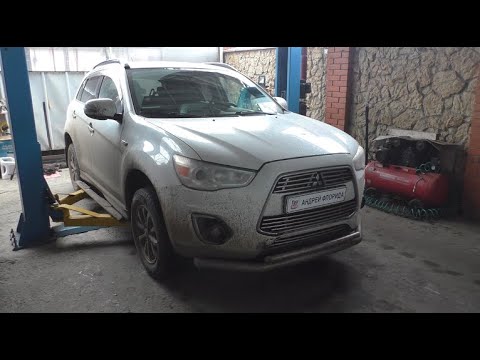 Видео: Замена подшипника передней правой ступицы на Mitsubishi ASX Мицубиси АСХ 1,8 2013 года