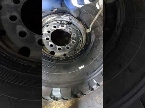 Видео: ведущий Камаз баллон диски поставить 2019