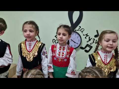 Видео: На мегдана ДГ "Осми март" гр.Пловдив