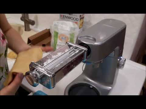 Видео: Насадка для розкатки тіста  Kenwood KAX 980 ME lasagne roller
