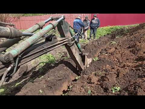 Видео: Эо ЮМЗ копаем траншеи аксиальный насос и болгарский Распределитель