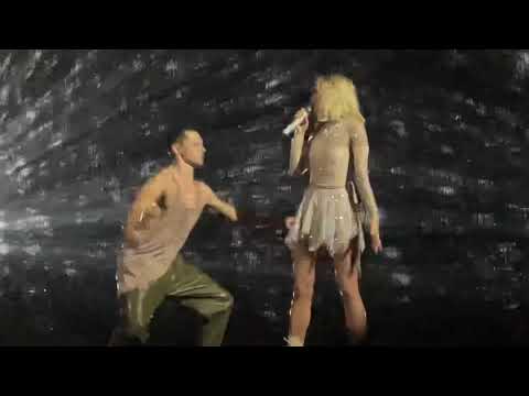 Видео: Ты не целуй - Полина Гагарина 08.03.2021