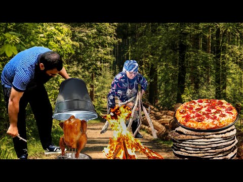 Видео: Как Приготовить Курицу и Пиццу на Костре в Лесу. Жизнь в Деревне