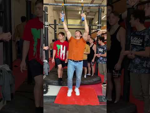 Видео: Самое сложное подтягивание в мире ?! 🤯😳  #воркаут #тренировка #турник #подтягивания