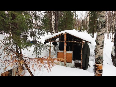 Видео: Зимний поход в метель. Лесная изба - балаган. Рыбалка. Таёжный быт. Ночёвка в лесу. Лесная кухня.