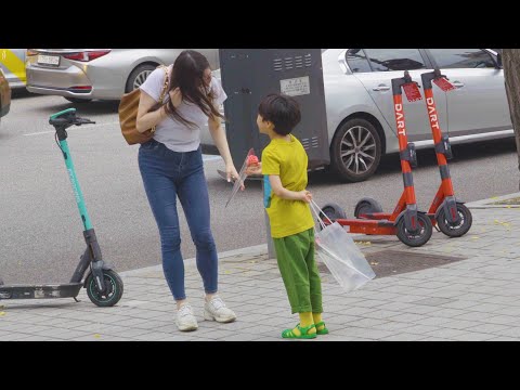 Видео: Что если ребенок дает вам цветы? (Слава, я даю вам 5)