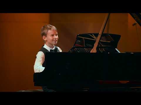 Видео: Захар Внутских, Ф. Лист, Венгерская рапсодия №10