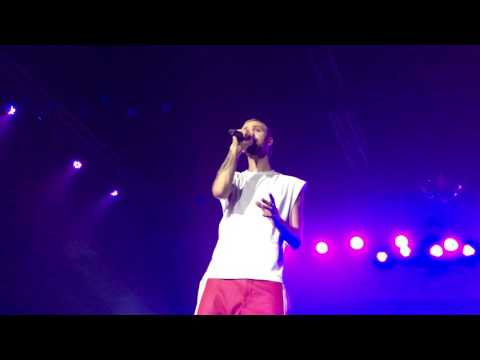 Видео: Макс Барских - Попрошу LIVE HD Киев Stereo Plaza 4.11.2016