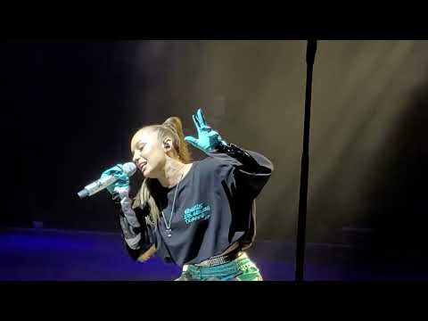 Видео: Мари Краймбрери - Пряталась в ванной