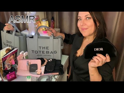 Видео: ASMR👝 What's in my purse/ЧТО В МОЕЙ СУМКЕ MARC JACOBS/😴 Триггеры Таппинг Мурашки
