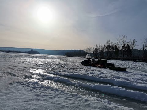 Видео: Закрытие зимнего сезона на льду. Мотобуксировщик в деле.