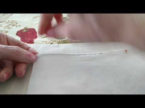 Видео: Как обработать уголок в шелковом платке