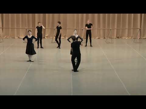 Видео: Учебные комбинации в русском характере на середине зала