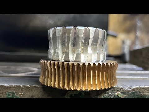 Видео: Нарезание червячных колёс. Тангенциальный протяжной супорт. #reinecker