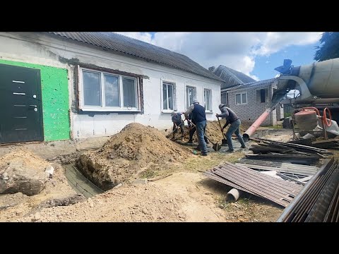 Видео: Заливаем новый фундамент. Привезли облицовочный кирпич и кольца для септика. Стройка продолжается.