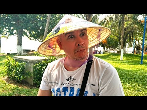 Видео: ПЕРВЫЙ ДЕНЬ во Вьетнаме. МЫ В ШОКЕ от Нячанга. Заселение в отель, еда, отдых, пляж и море, отели