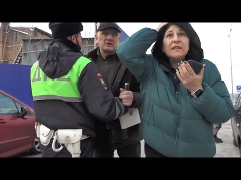 Видео: Стоп-Хам. Истерика и слезы водятелов. Неадекватные атакуют блогера на парковке для инвалидов у Ленты