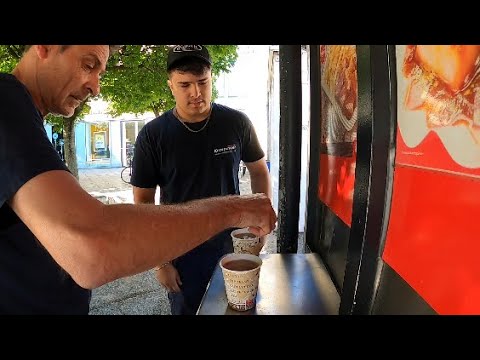 Видео: Kempinger 386. Маттео год спустя. Загрязненную канализационную трубу промывают под высоким давлением