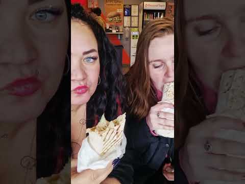 Видео: Московская шаурма 🌯🌯🌯🌯🌯#еда #шаверма #шаурма #mukbang #food #eating 