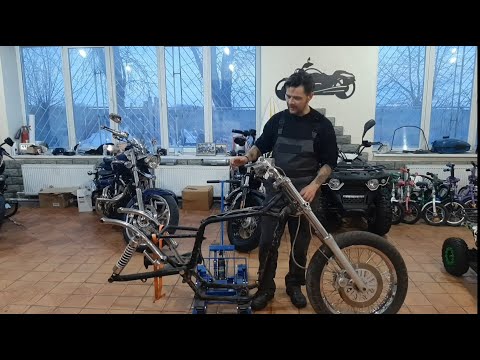 Видео: Ремонт Suzuki Intruder 1400 VS. 3ч. Разрабор рамы...