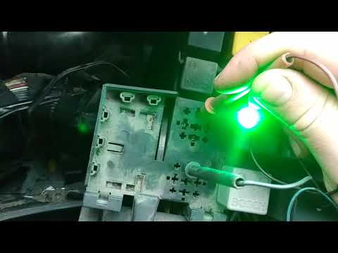 Видео: Сааб 9000 реле включения топливного насоса, бензонасоса