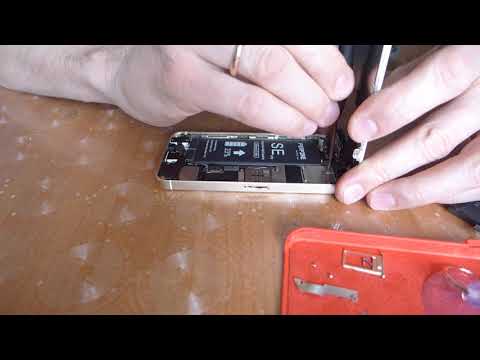 Видео: Замена аккумулятора на Iphone SE (модель 2016 года)