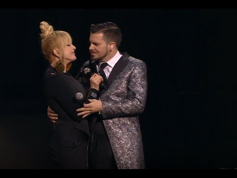 Видео: Laima Vaikule un Intars Busulis – "Mēness blūzs" / "Лунный блюз"