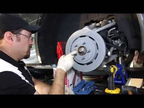 Видео: Как заменить задние тормозные диски на Corvette C7 Z51 | Sons of Speed