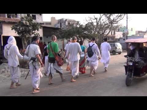 Видео: Вриндаван. Парикрама с Шрилой Б.Б Авадхут Свами.23.02.2015.