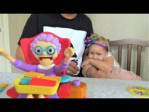 Видео: Ловим ЧЕЛЮСТЬ бабули с Алисой !!! Веселая игра для всей семьи
