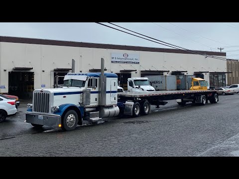 Видео: Январь 11, 2022 Загрузка Гранитом Peterbilt 389