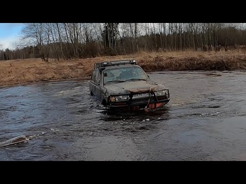 Видео: Еле выехали из леса, быстрая река сносит машины! встретили Ярика без рычага...