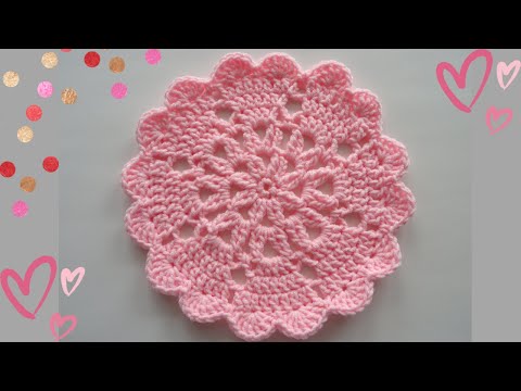 Видео: Вязаная крючком салфетка | Простой урок по вязанию крючком салфетки в форме сердца