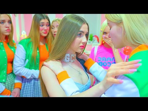 Видео: БЕШЕНАЯ БОРЬБА ЗА ПОПУЛЯРНОСТЬ В ШКОЛЕ ЧЕРЛИДЕРШ!!ДИАНА НЕ СОБИРАЕТСЯ ТЕРЯТЬ ПОПУЛЯРНОСТЬ БУНТАРОК!